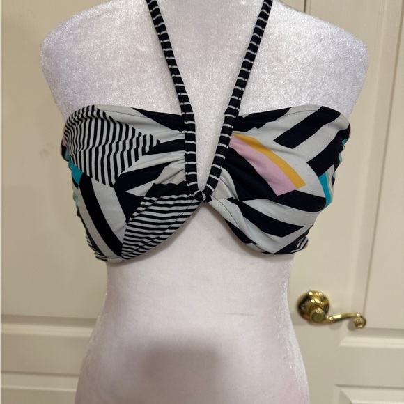 Patterned Reversible Halter Bikini Top​​ - Picture 1 of 4